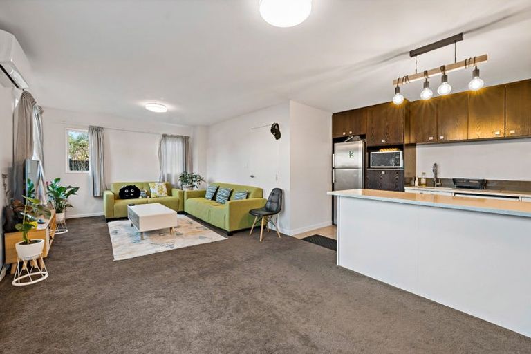 Photo of property in 52 Corricvale Way, Northcross, Auckland, 0630