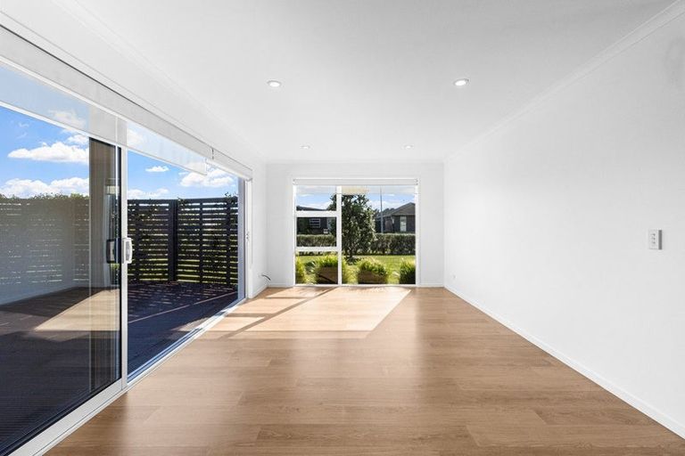 Photo of property in 10 Wentworth Lane, Waiwhakaiho, New Plymouth, 4312