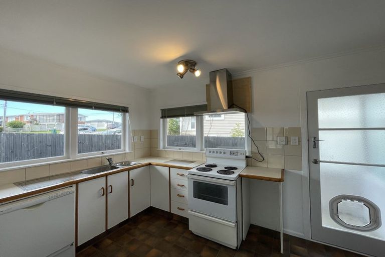 Photo of property in 31 Exmouth Road, Northcote, Auckland, 0627