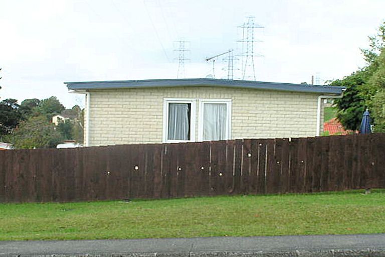 Photo of property in 32 Reynella Drive, Massey, Auckland, 0614