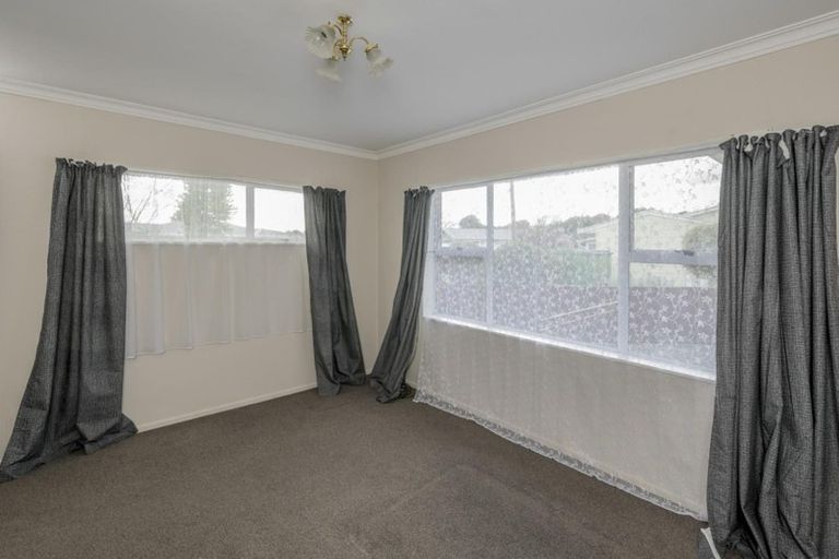 Photo of property in 2 Puriri Place, Levin, 5510
