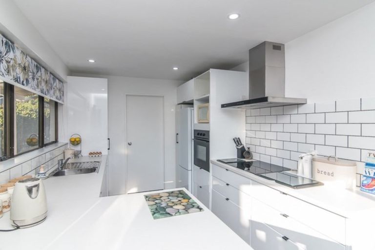 Photo of property in 34a Rewarewa Crescent, Waikanae, 5036