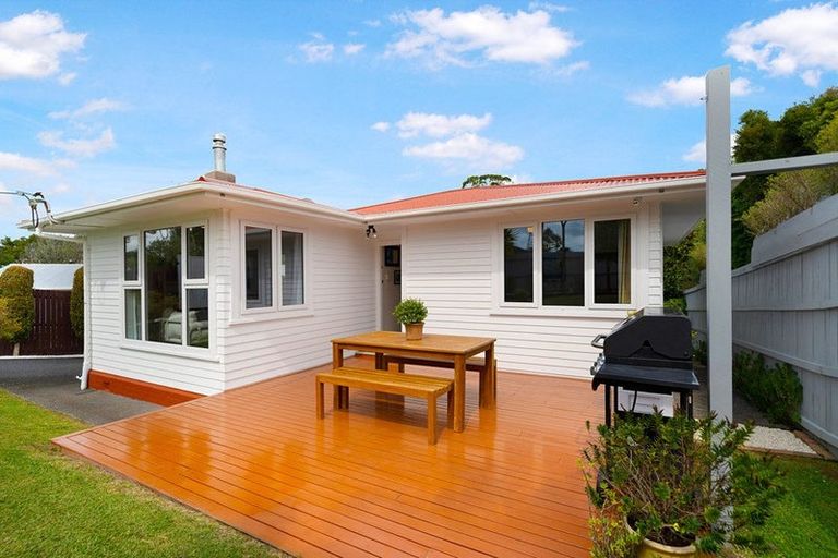 Photo of property in 23 Cornwall Street, Te Atatu South, Auckland, 0610