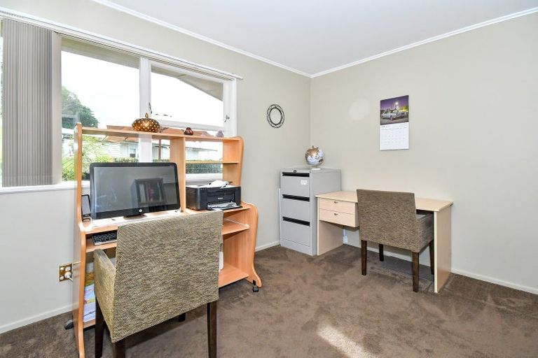 Photo of property in 21 Hatherlow Street, Glenfield, Auckland, 0629