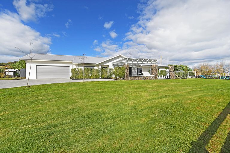 Photo of property in 7 Mountain Road, Kaiwaka, Maungaturoto, 0587