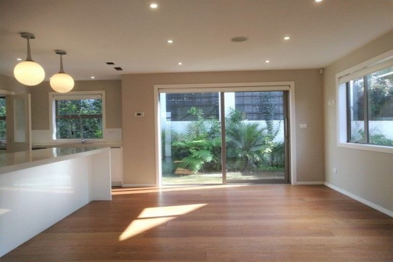 Photo of property in 18 Ramillies Place, Glenfield, Auckland, 0629