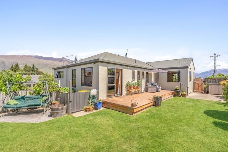 Photo of property in 9 Totara Terrace, Wanaka, 9305