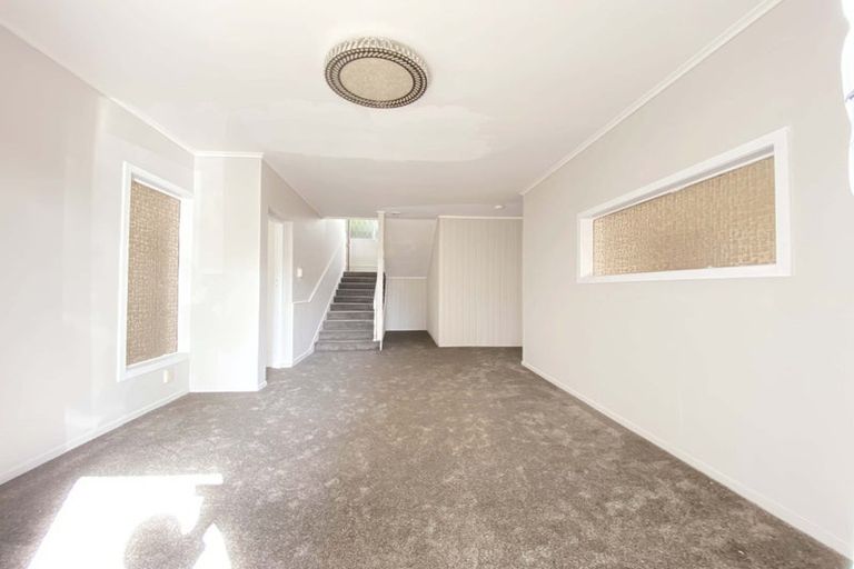 Photo of property in 2 Hogan Street, Pukekohe, 2120