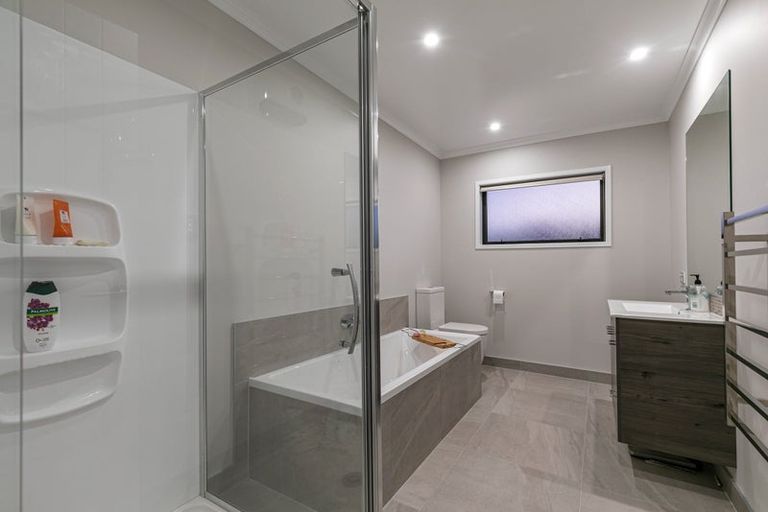 Photo of property in 41 Maka Terrace, Orewa, 0931