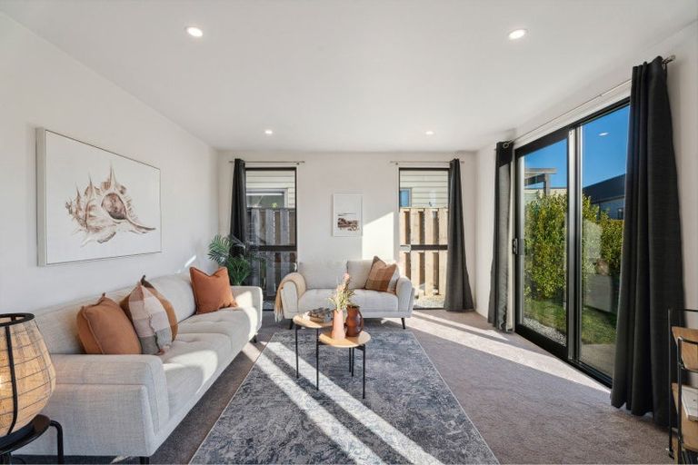 Photo of property in 5 Matakanui Lane, Wanaka, 9305