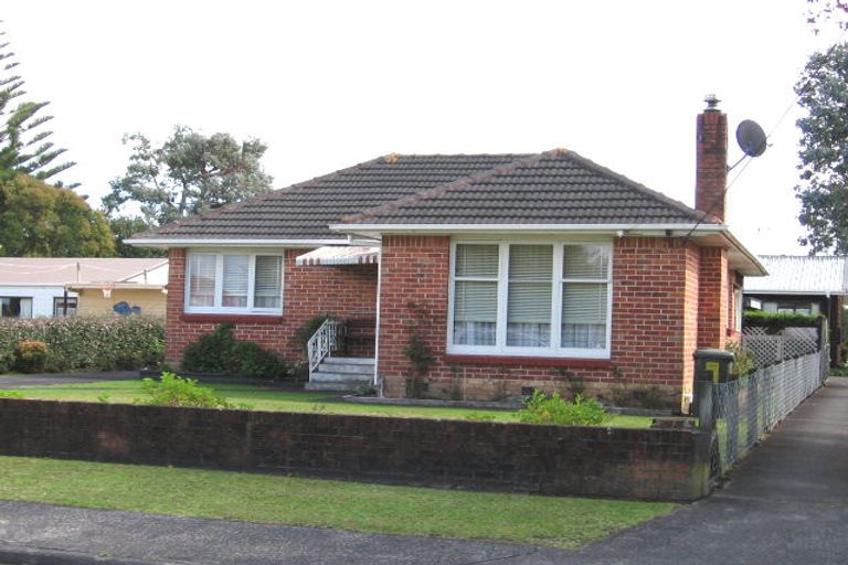 Photo of property in 10 Rixon Place, Te Atatu Peninsula, Auckland, 0610