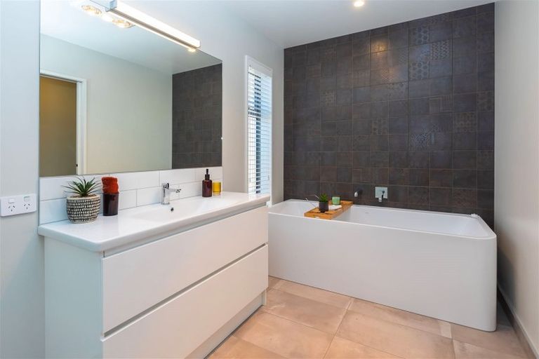 Photo of property in 11 Loch Tanna Way, Broomfield, Christchurch, 8042