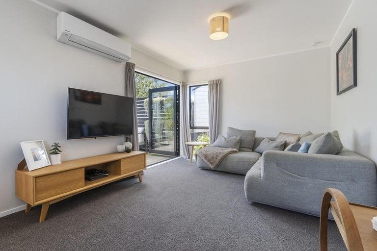 Photo of property in 6 Mona Vale, West Harbour, Auckland, 0618