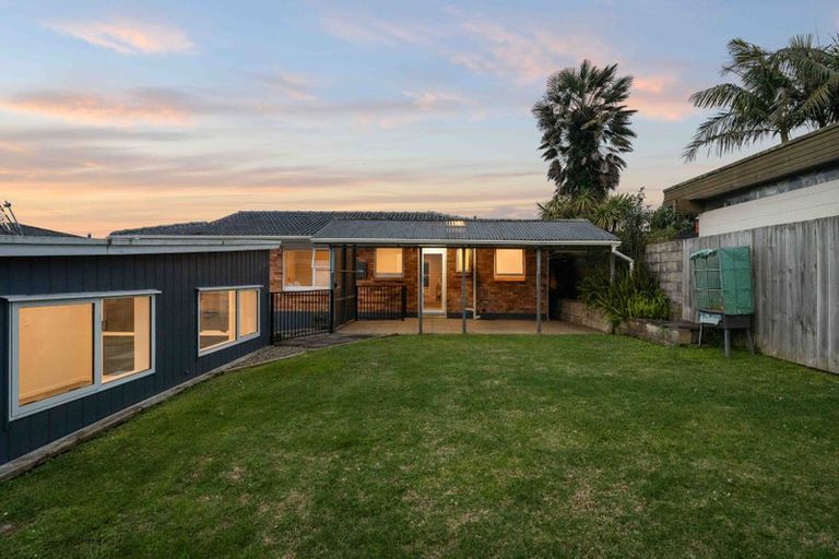 Photo of property in 19 Lawrence Crescent, Hillpark, Auckland, 2102