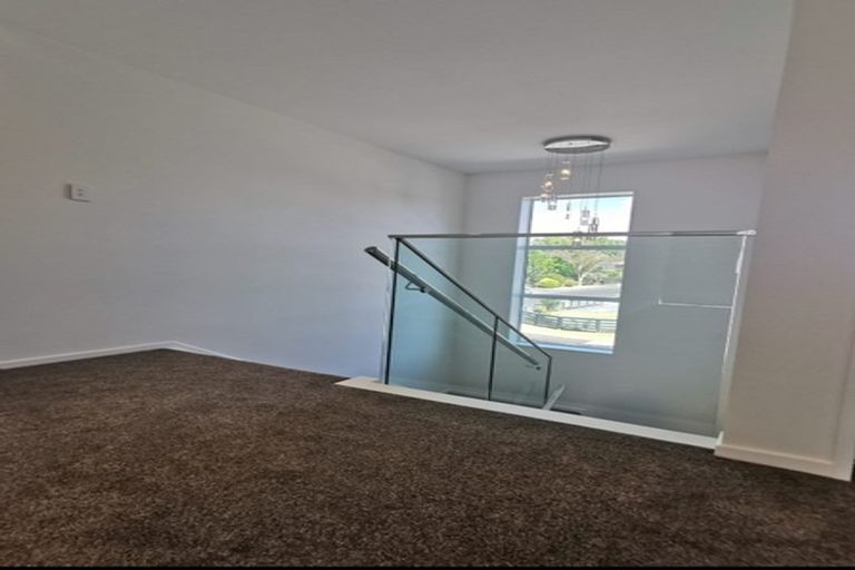 Photo of property in 1 Justin Place, Te Atatu Peninsula, Auckland, 0610