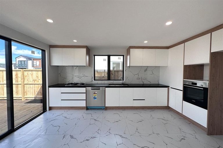 Photo of property in 28 John Gray Street, Papakura, 2110