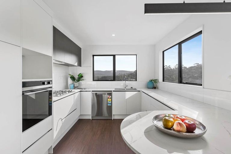 Photo of property in 40 San Prospero Crescent, Henderson, Auckland, 0612