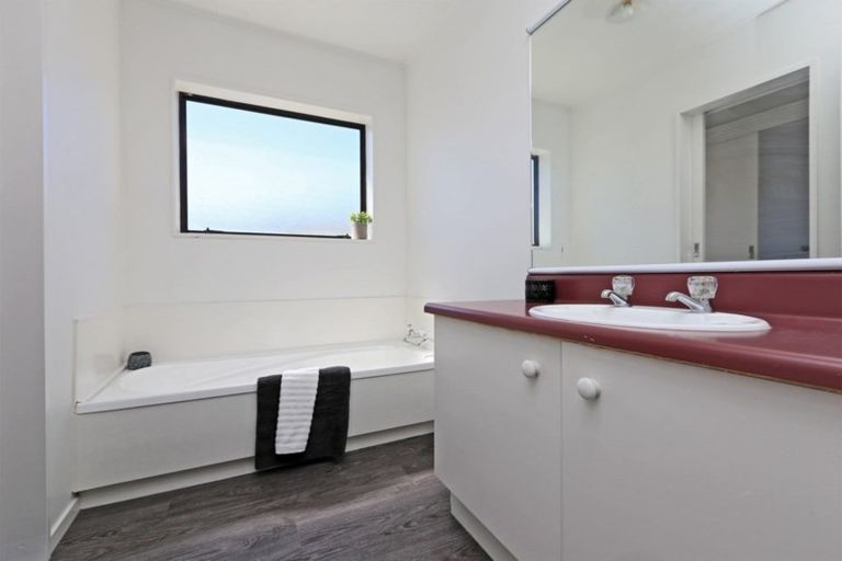 Photo of property in 24 Whiting Crescent, Greenmeadows, Napier, 4112