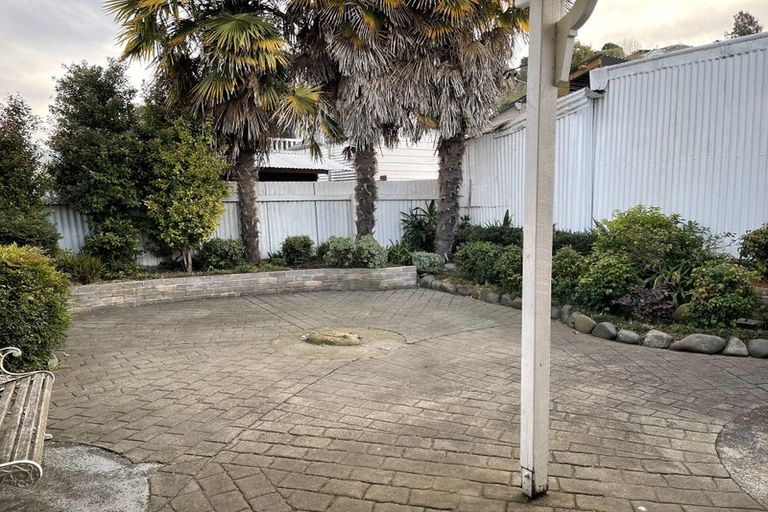Photo of property in 2 Chaucer Road, Hospital Hill, Napier, 4110