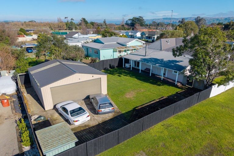 Photo of property in 16 Ross Street, Woodville, 4920