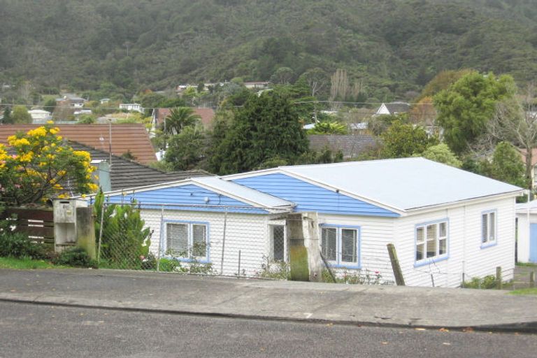 Photo of property in 6 Kopara Grove, Stokes Valley, Lower Hutt, 5019