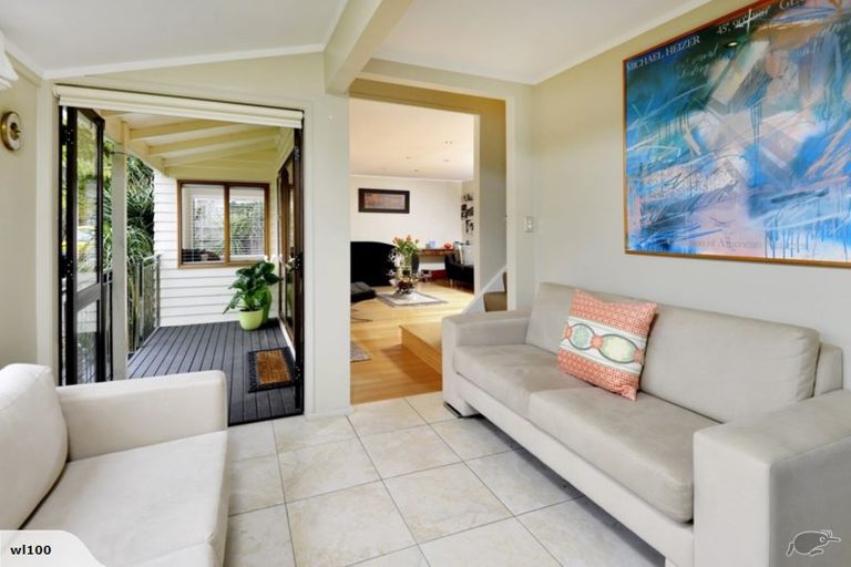 Photo of property in 15 Sunnynook Road, Forrest Hill, Auckland, 0620