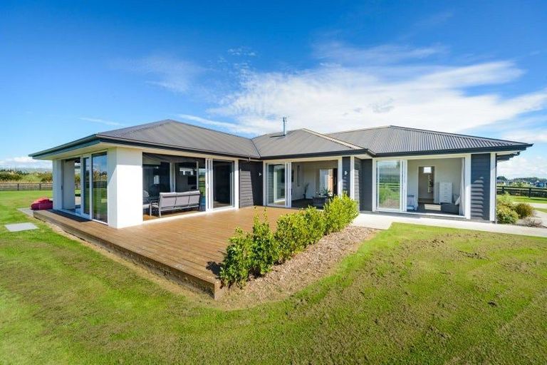 Photo of property in 33 Hartwell Drive, Kelvin Grove, Palmerston North, 4470