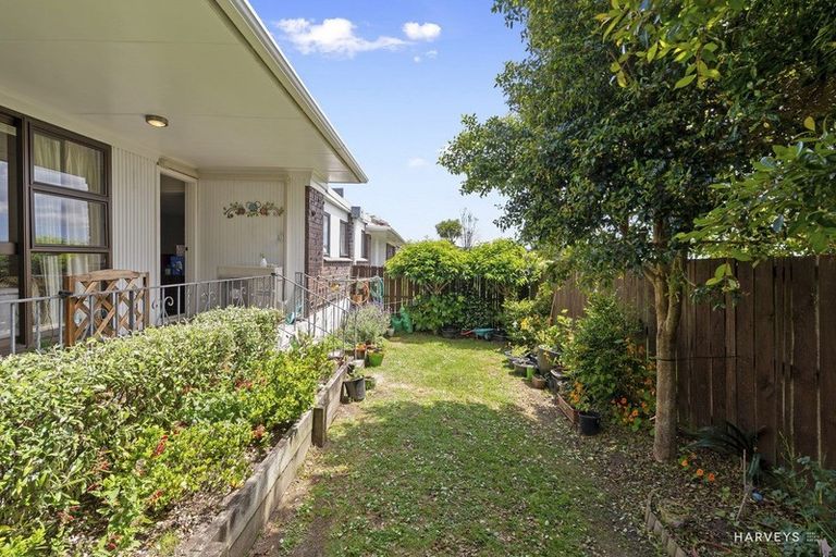 Photo of property in 5/248 Great North Road, Henderson, Auckland, 0612