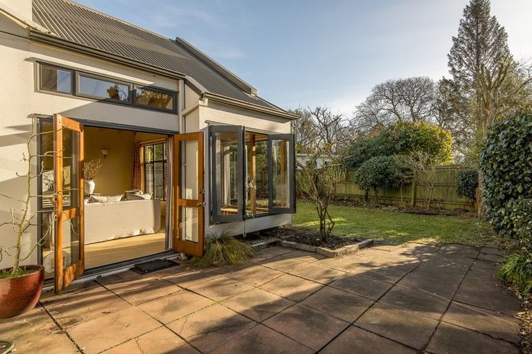 Photo of property in 105 Hawford Road, Opawa, Christchurch, 8023