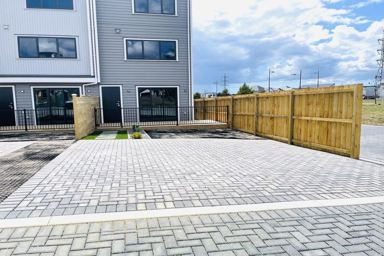 Photo of property in 1 Awhi Way, Karaka, 2578