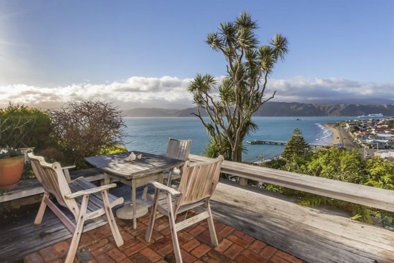 Photo of property in 8 Beere Haven Steps, Seatoun, Wellington, 6022