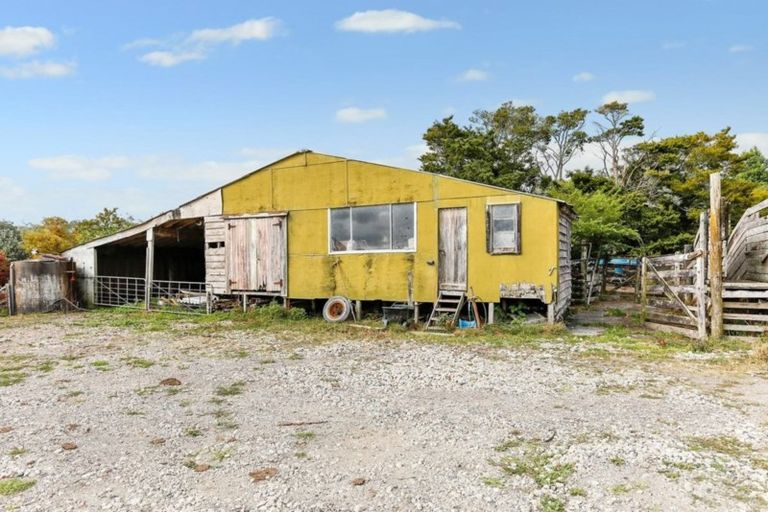 Photo of property in 19 Durey Road, Dairy Flat, 0792