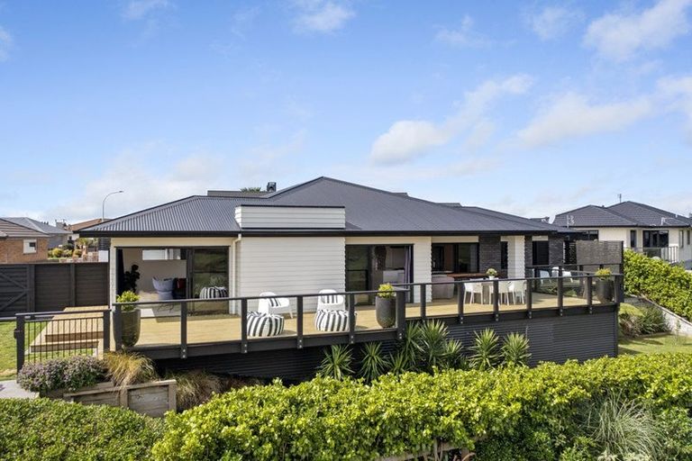 Photo of property in 5a Tupuhi Place, Highlands Park, New Plymouth, 4312