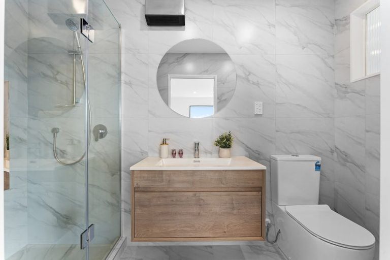 Photo of property in 31 Diana Drive, Glenfield, Auckland, 0627