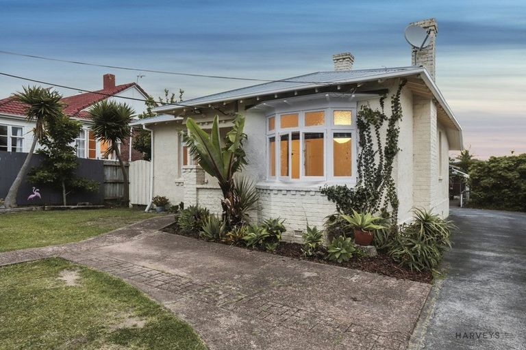 Photo of property in 1/23 Islington Avenue, New Lynn, Auckland, 0600