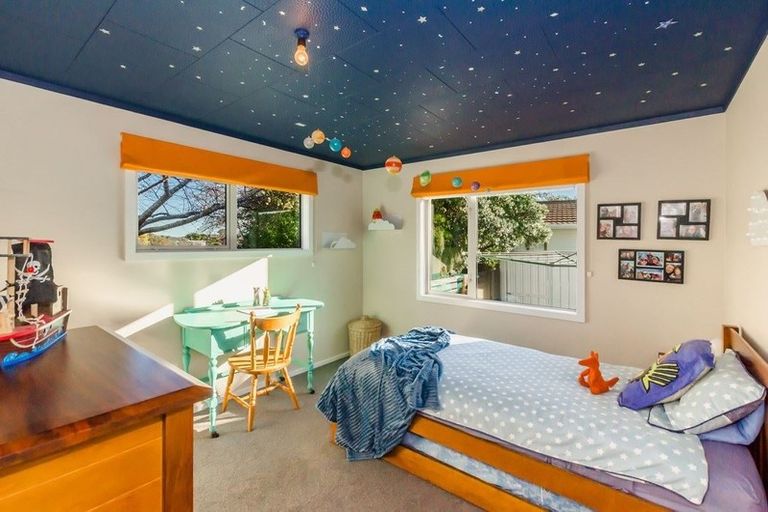 Photo of property in 16 Kanawa Street, Waikanae, 5036