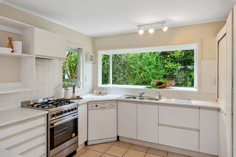 Photo of property in 3a Iti Grove, Waikanae, 5036