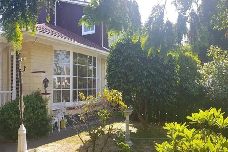 Photo of property in 19 Brookby Crescent, Avonhead, Christchurch, 8042