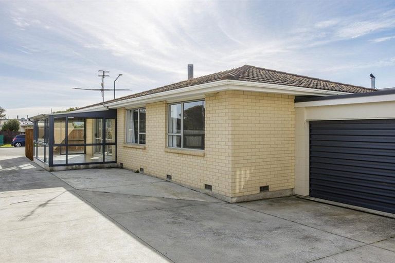 Photo of property in 37 Queenspark Drive, Parklands, Christchurch, 8083