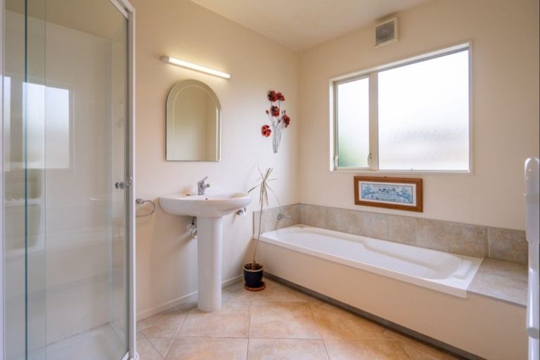 Photo of property in 17 Barrett Drive, Waikanae Beach, Waikanae, 5036