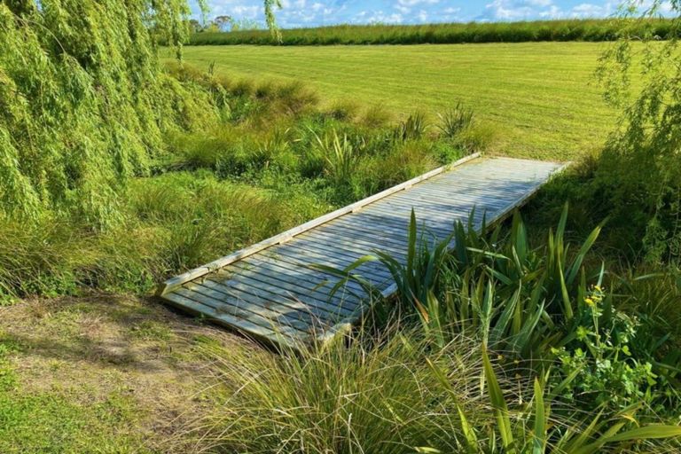 Photo of property in 74 Hartwell Drive, Kelvin Grove, Palmerston North, 4470