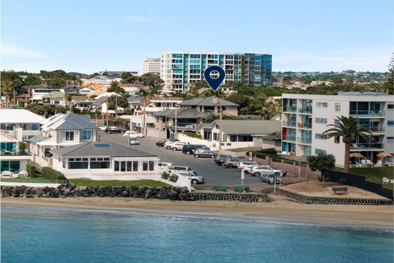 Photo of property in 1/60 Milford Road, Milford, Auckland, 0620
