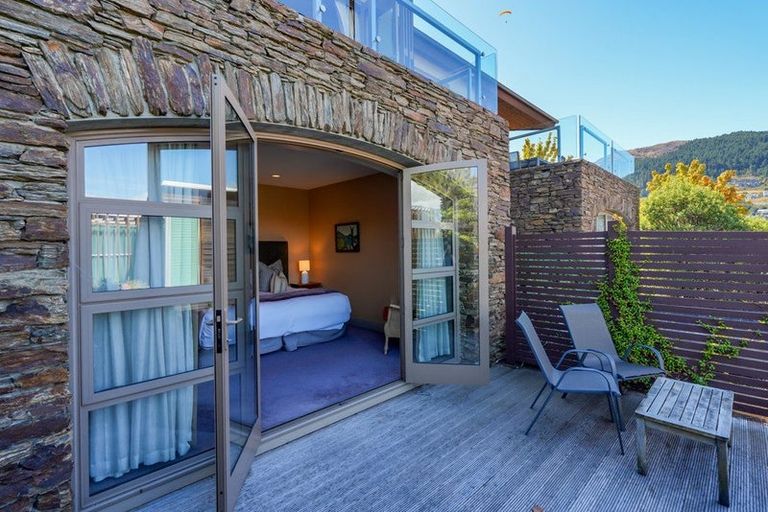 Photo of property in Lake Street Apartments, 10/8 Lake Street, Queenstown, 9300
