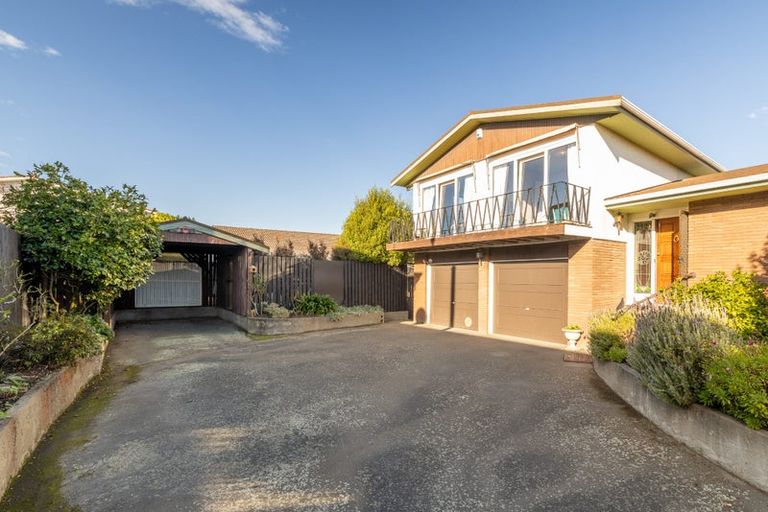 Photo of property in 18 Delaware Crescent, Russley, Christchurch, 8042