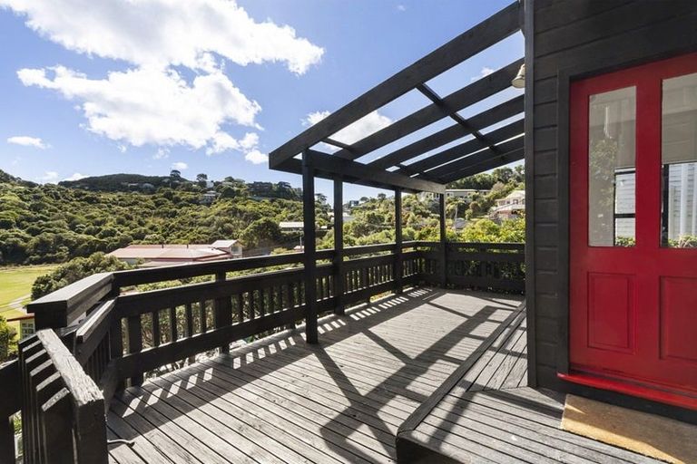 Photo of property in 113 Houghton Bay Road, Houghton Bay, Wellington, 6023