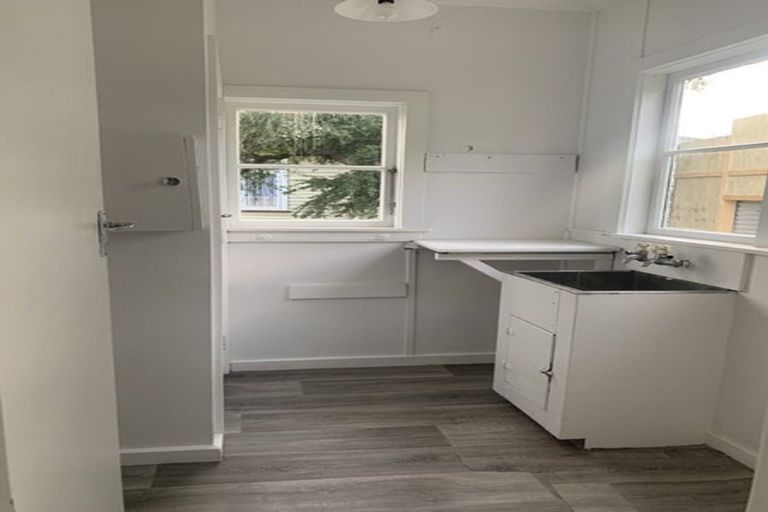 Photo of property in 2/4 Rodney Street, Waiwhetu, Lower Hutt, 5010