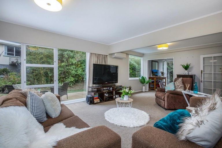 Photo of property in 68 Larsen Crescent, Tawa, Wellington, 5028