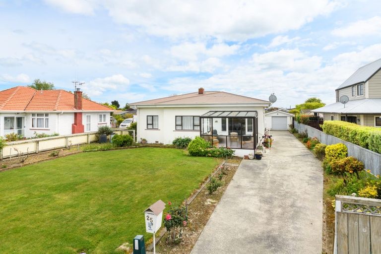 Photo of property in 25 Puriri Terrace, Roslyn, Palmerston North, 4414