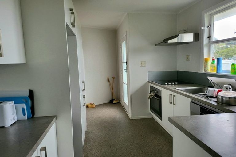 Photo of property in 27 Lynda Avenue, Paparangi, Wellington, 6037