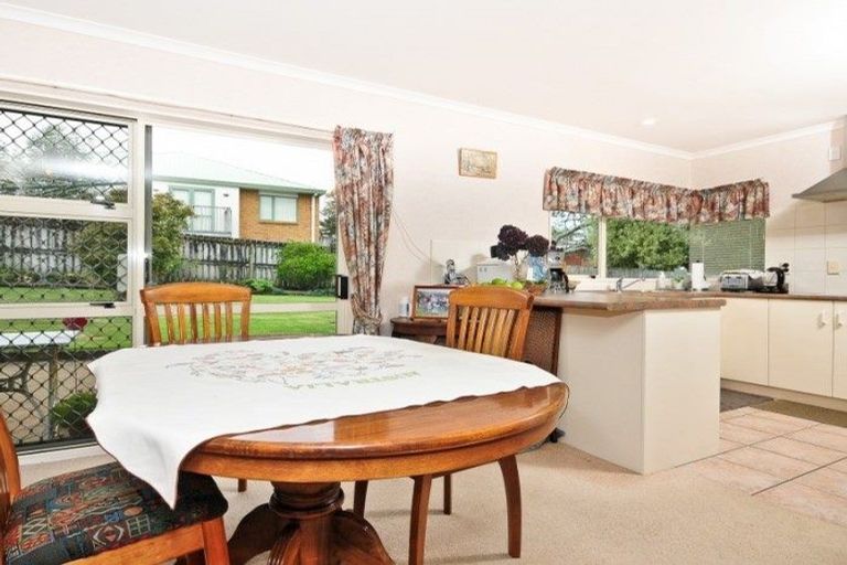 Photo of property in 8 Hollinger Place, Nawton, Hamilton, 3200